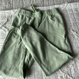 Buffbunny. Light green cloud joggers. Size M.